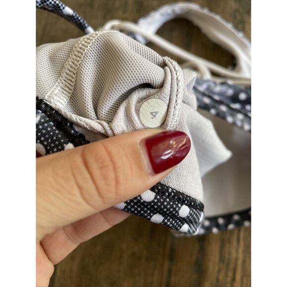 Lululemon Women's Black White Print Pattern Sports Bra Criss Cross Back Size 4 - Picture 7 of 7